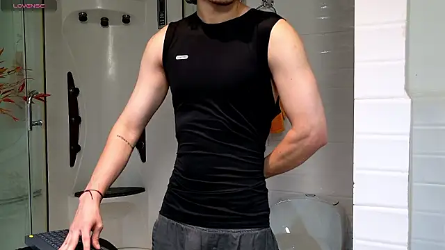 Snapshot of enzo_steel chatting on March 15, 2026, 7:54 pm enzo steel online show from March 15, 2026, 7:54 pm