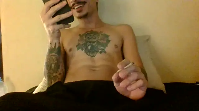 Snapshot of Skate012 chatting on June 28, 2026, 8:26 pm Skate012 online show from June 28, 2026, 8:26 pm