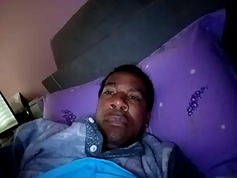 Snapshot of estrogeni chatting on December 15, 2025, 8:20 am estrogeni online show from December 15, 2025, 8:20 am