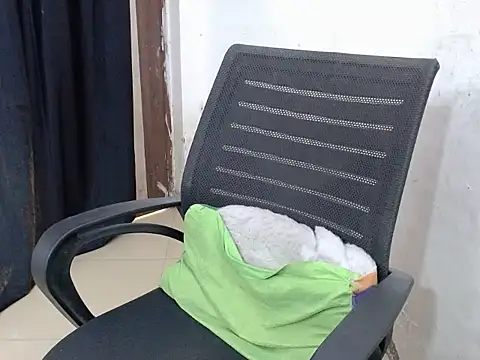 Snapshot of sweet-ruhi chatting on October 15, 2025, 5:39 am sweet-ruhi online show from October 15, 2025, 5:39 am