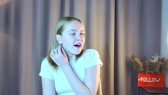 Snapshot of VinnieSerrano chatting on September 11, 2025, 1:00 pm VinnieSerrano online show from September 11, 2025, 1:00 pm