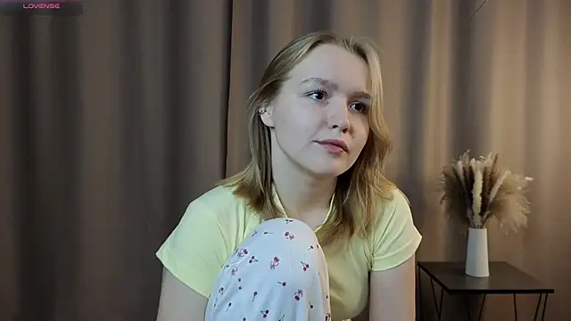 Snapshot of VinnieSerrano chatting on October 13, 2025, 2:07 pm VinnieSerrano online show from October 13, 2025, 2:07 pm