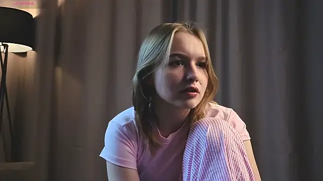 Snapshot of VinnieSerrano chatting on October 1, 2025, 1:04 pm VinnieSerrano online show from October 1, 2025, 1:04 pm