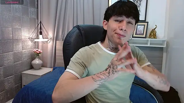 Iantwink18 online show from October 25, 2025, 8:09 pm