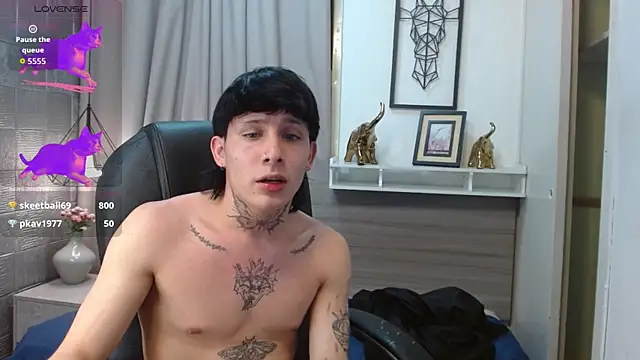 Iantwink18 online show from October 12, 2025, 8:05 am