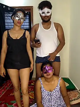 Family02 online show from September 21, 2025, 4:17 am