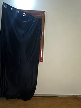 Family02 online show from October 4, 2025, 4:30 pm