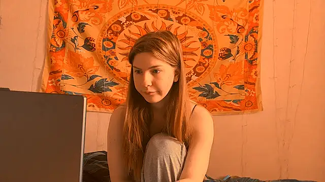 Snapshot of AliceCUNTach chatting on April 26, 2026, 5:05 am AliceCUNTach online show from April 26, 2026, 5:05 am