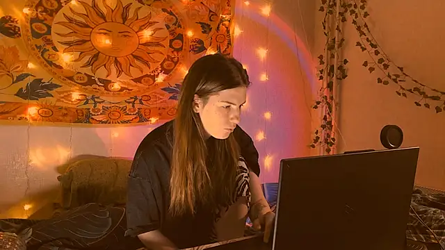 AliceCUNTach online show from February 12, 2026, 5:07 am