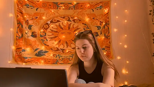 Snapshot of AliceCUNTach chatting on April 19, 2026, 5:08 am AliceCUNTach online show from April 19, 2026, 5:08 am