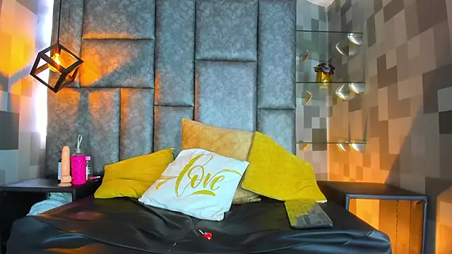 Emily Mitchell online show from November 22, 2025, 6:40 pm