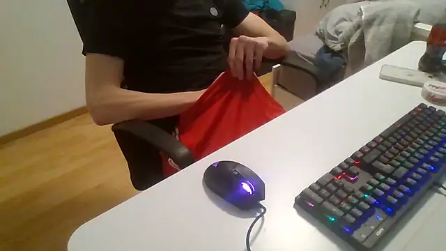 Snapshot of elox33 chatting on April 16, 2026, 10:27 am elox33 online show from April 16, 2026, 10:27 am