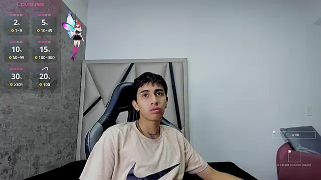 Amy Fox03 online show from November 7, 2025, 1:26 pm