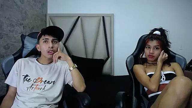 Amy Fox03 online show from November 19, 2025, 1:11 pm