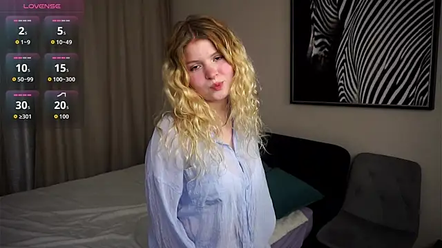 ShontaWasilko online show from September 10, 2025, 5:34 pm