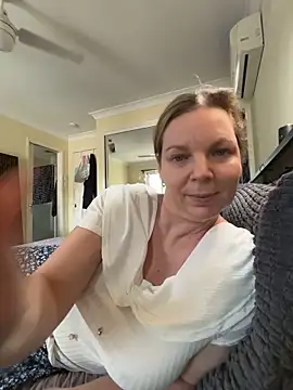 Snapshot of aussiepeaches chatting on February 3, 2026, 4:10 am aussiepeaches online show from February 3, 2026, 4:10 am