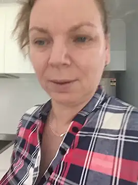 Snapshot of aussiepeaches chatting on April 6, 2026, 1:23 am aussiepeaches online show from April 6, 2026, 1:23 am