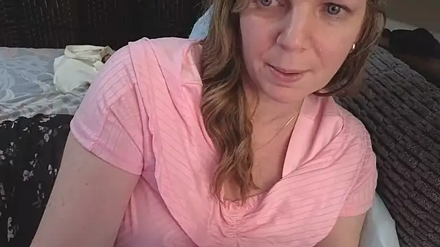 Snapshot of aussiepeaches chatting on March 10, 2026, 12:20 pm aussiepeaches online show from March 10, 2026, 12:20 pm