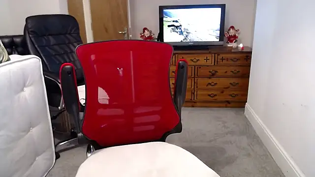 Snapshot of Hung2Mike chatting on April 11, 2026, 9:29 pm Hung2Mike online show from April 11, 2026, 9:29 pm