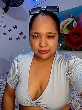 Snapshot of Angelly_ricura chatting on April 9, 2026, 5:42 am Angelly ricura online show from April 9, 2026, 5:42 am