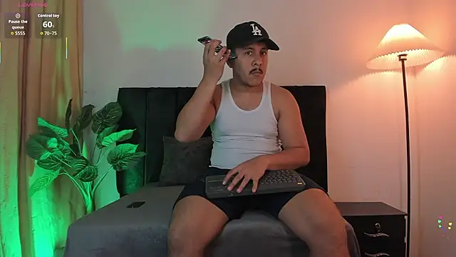 Snapshot of Misterjhons2 chatting on March 10, 2026, 1:31 am Misterjhons2 online show from March 10, 2026, 1:31 am