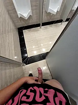 Snapshot of winter0cold_ chatting on November 8, 2025, 7:01 am winter0cold online show from November 8, 2025, 7:01 am