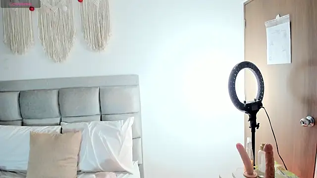 Snapshot of Aliina__Sauvage chatting on November 23, 2025, 3:44 pm Aliina Sauvage online show from November 23, 2025, 3:44 pm