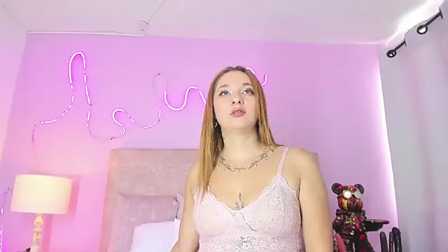 Snapshot of EmaRae1499 chatting on November 19, 2025, 4:40 pm EmaRae1499 online show from November 19, 2025, 4:40 pm