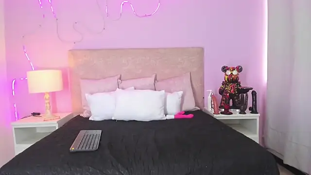 Snapshot of EmaRae1499 chatting on November 6, 2025, 3:38 pm EmaRae1499 online show from November 6, 2025, 3:38 pm