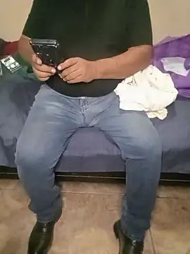 Snapshot of HomHot47 chatting on April 15, 2026, 5:13 am HomHot47 online show from April 15, 2026, 5:13 am