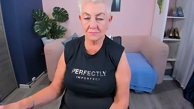 HotandMature online show from September 17, 2025, 8:38 am