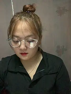 Snapshot of July-y chatting on October 13, 2025, 8:05 am July-y online show from October 13, 2025, 8:05 am