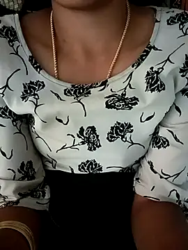 Snapshot of Tamil_Sreesha chatting on October 8, 2025, 11:56 am Tamil Sreesha online show from October 8, 2025, 11:56 am