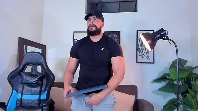 Snapshot of Justin_kingX7 chatting on May 17, 2026, 4:34 am Justin kingX7 online show from May 17, 2026, 4:34 am