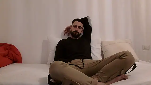 Amicisegreti online show from March 27, 2026, 5:47 pm