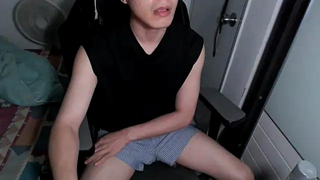 Snapshot of y610809yy chatting on April 25, 2026, 6:05 pm y610809yy online show from April 25, 2026, 6:05 pm