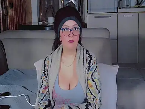 Snapshot of sola1213 chatting on February 15, 2026, 5:08 am sola1213 online show from February 15, 2026, 5:08 am