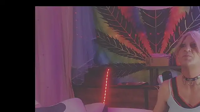 Snapshot of mistismoker chatting on April 12, 2026, 8:17 am mistismoker online show from April 12, 2026, 8:17 am