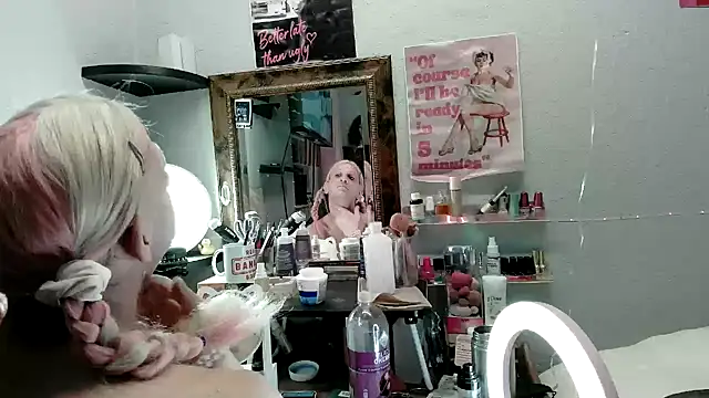 Snapshot of mistismoker chatting on April 2, 2026, 3:13 am mistismoker online show from April 2, 2026, 3:13 am