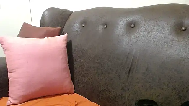 Snapshot of bustylaura4u chatting on February 27, 2025, 9:25 pm bustylaura4u online show from February 27, 2025, 9:25 pm