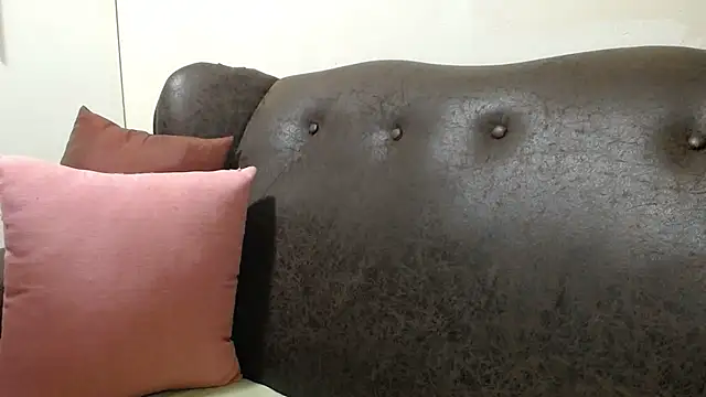 Snapshot of bustylaura4u chatting on February 14, 2025, 10:14 pm bustylaura4u online show from February 14, 2025, 10:14 pm