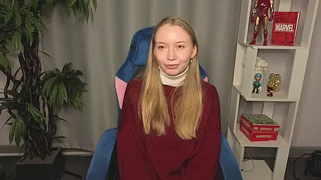 Snapshot of JulieGreen chatting on November 2, 2025, 12:43 pm JulieGreen online show from November 2, 2025, 12:43 pm