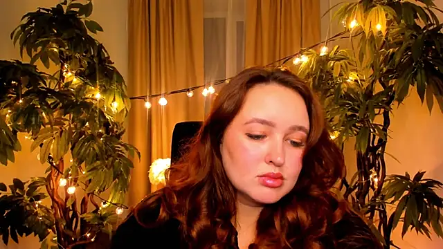 Snapshot of LindaCarson chatting on November 18, 2025, 10:18 am LindaCarson online show from November 18, 2025, 10:18 am