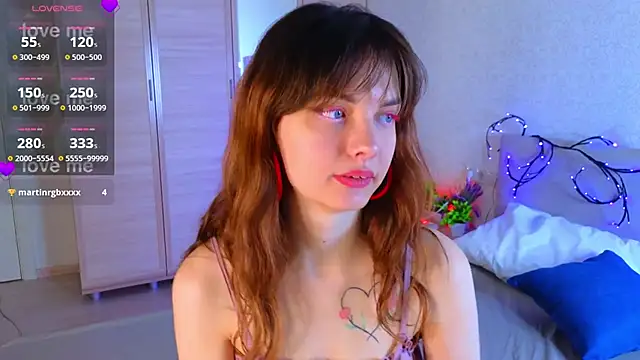 LisaDrake online show from November 21, 2025, 7:35 pm