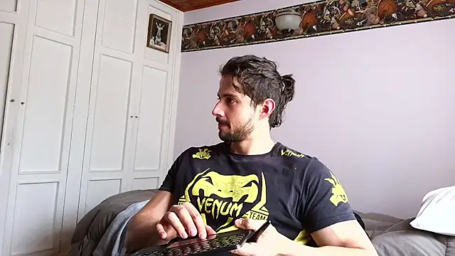 Axel-Cr0ss online show from November 12, 2025, 8:34 pm