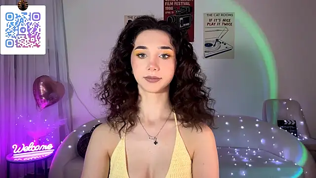 Snapshot of LinaMour chatting on May 10, 2026, 10:33 pm LinaMour online show from May 10, 2026, 10:33 pm