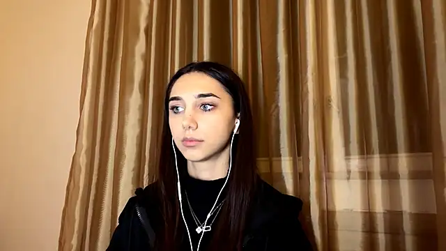 LinaMour online show from November 7, 2025, 10:03 pm