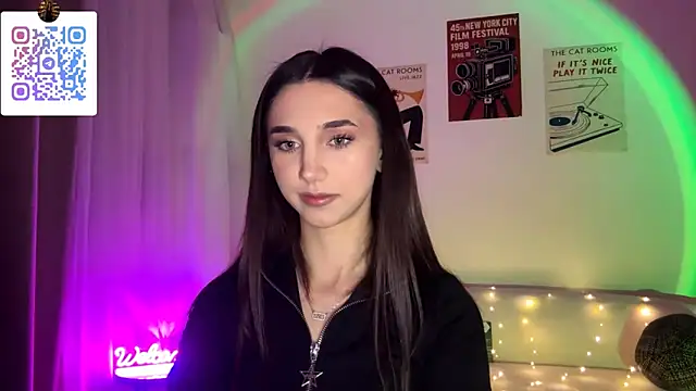 Snapshot of LinaMour chatting on March 6, 2026, 10:27 pm LinaMour online show from March 6, 2026, 10:27 pm