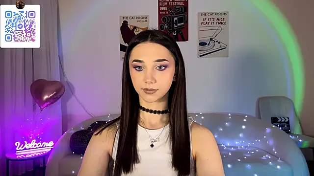 Snapshot of LinaMour chatting on April 28, 2026, 10:14 pm LinaMour online show from April 28, 2026, 10:14 pm
