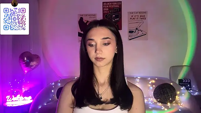 Snapshot of LinaMour chatting on April 19, 2026, 10:34 pm LinaMour online show from April 19, 2026, 10:34 pm
